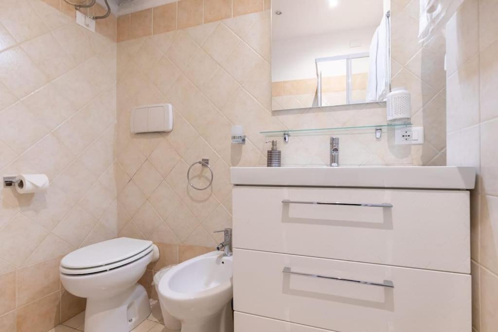 Private Suite In A Guest House With Private Bathroom N3 ローマ エクステリア 写真